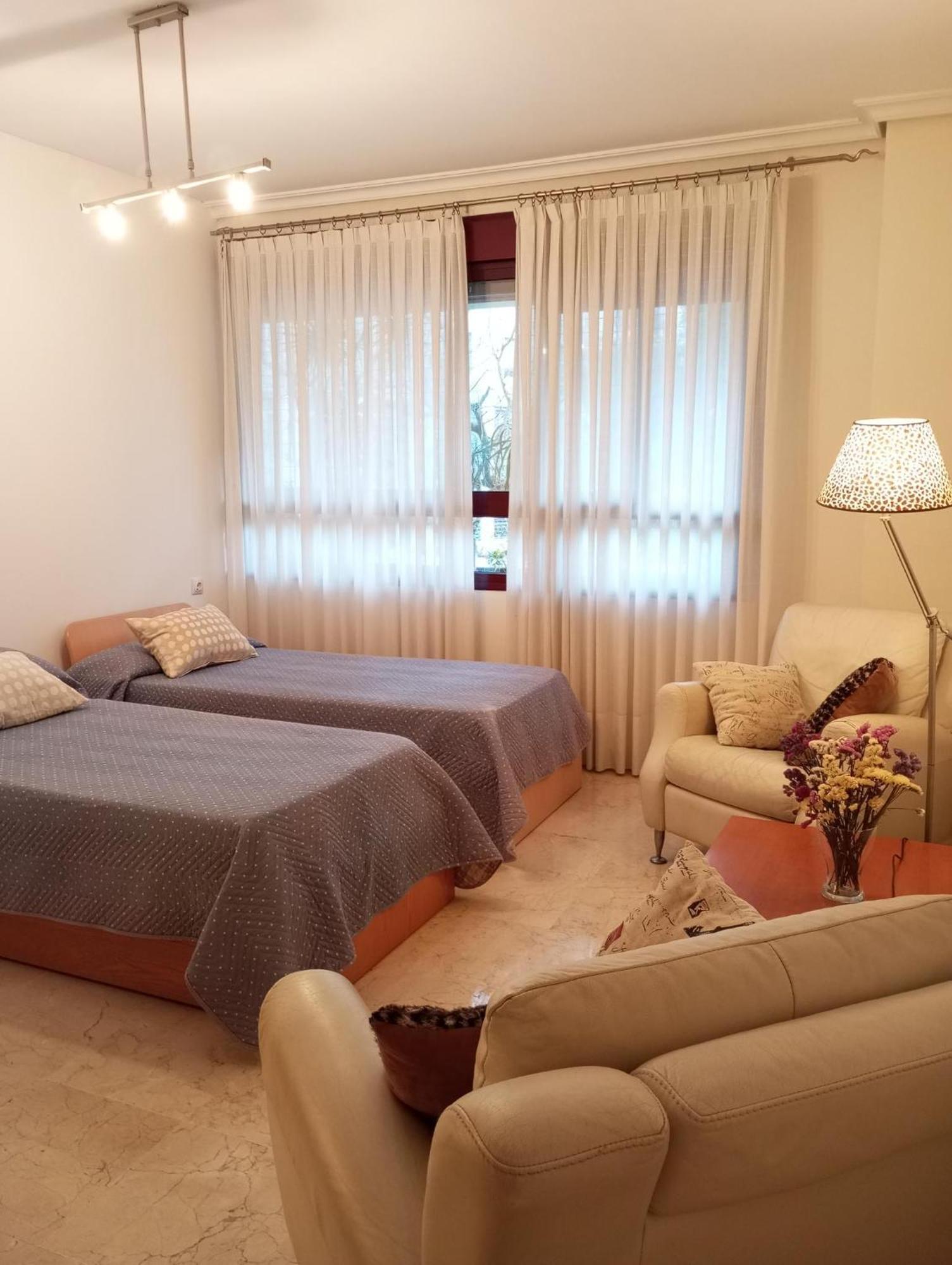 Edificio Trovador Apartment Севиля Екстериор снимка